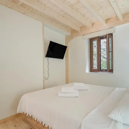 Maniaveta's House Nyaraló
